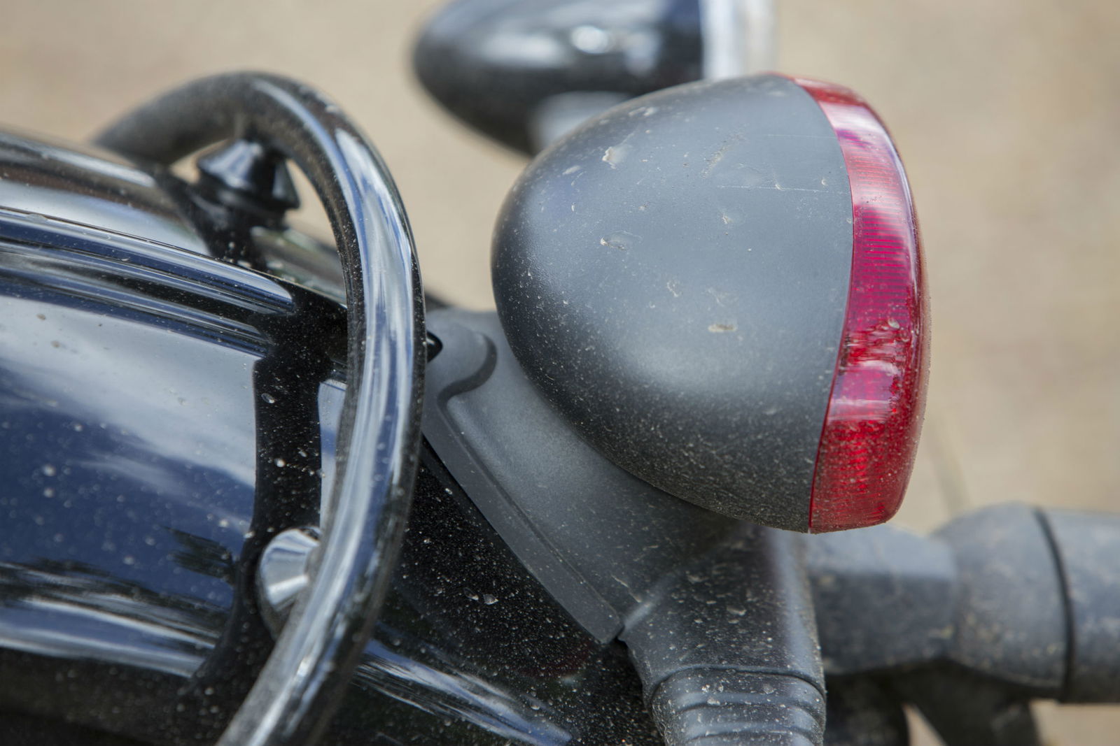 Triumph Thruxton R vs Bobber